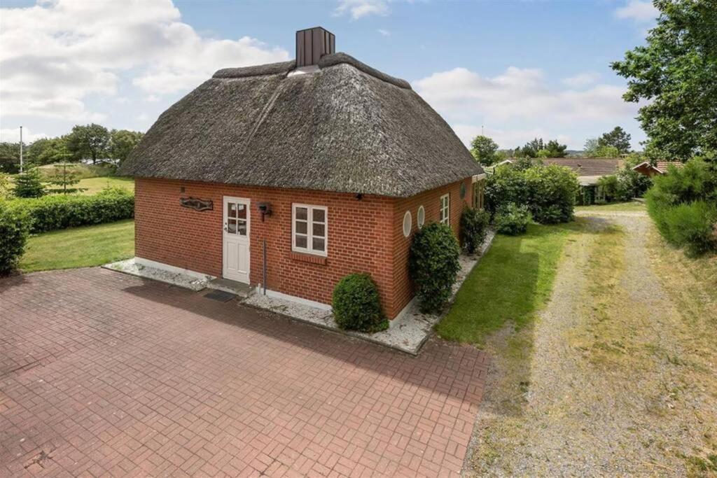 Thatched Holiday Home In Struer, Jutland With A View Zewnętrze zdjęcie