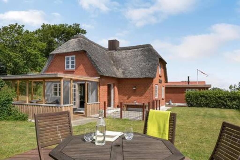 Thatched Holiday Home In Struer, Jutland With A View Zewnętrze zdjęcie
