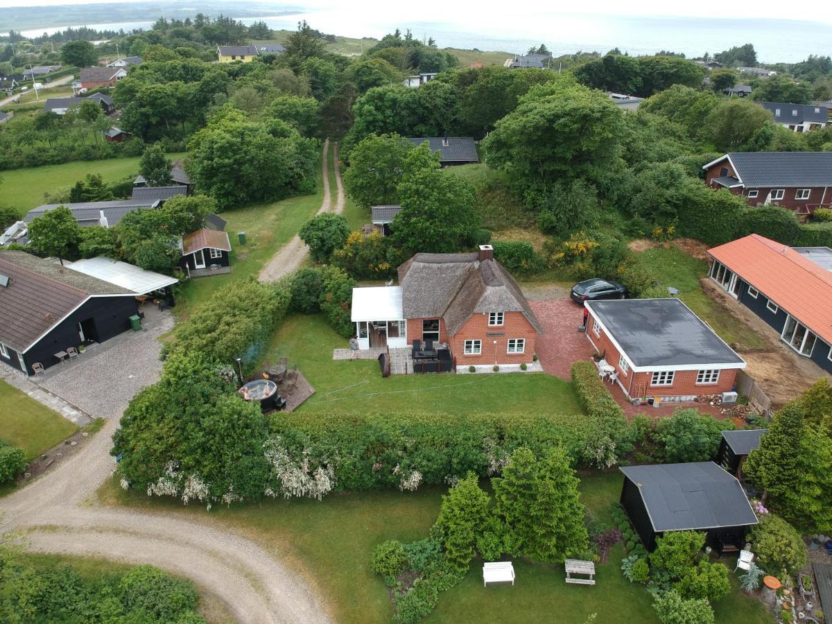 Thatched Holiday Home In Struer, Jutland With A View Zewnętrze zdjęcie
